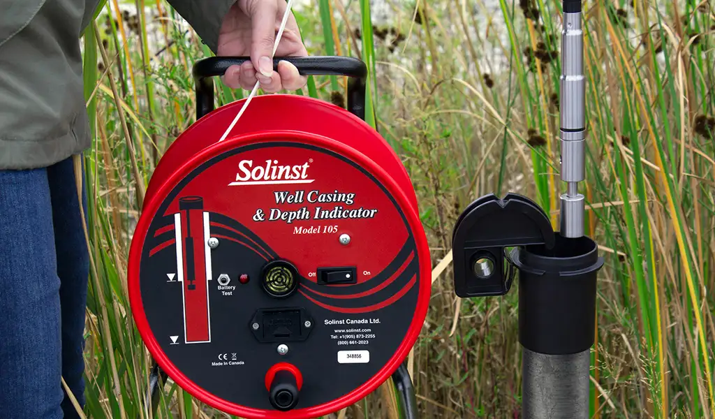 Freatimetro Solinst 105 Rileva Rivestimento metallico e fondo pozzo