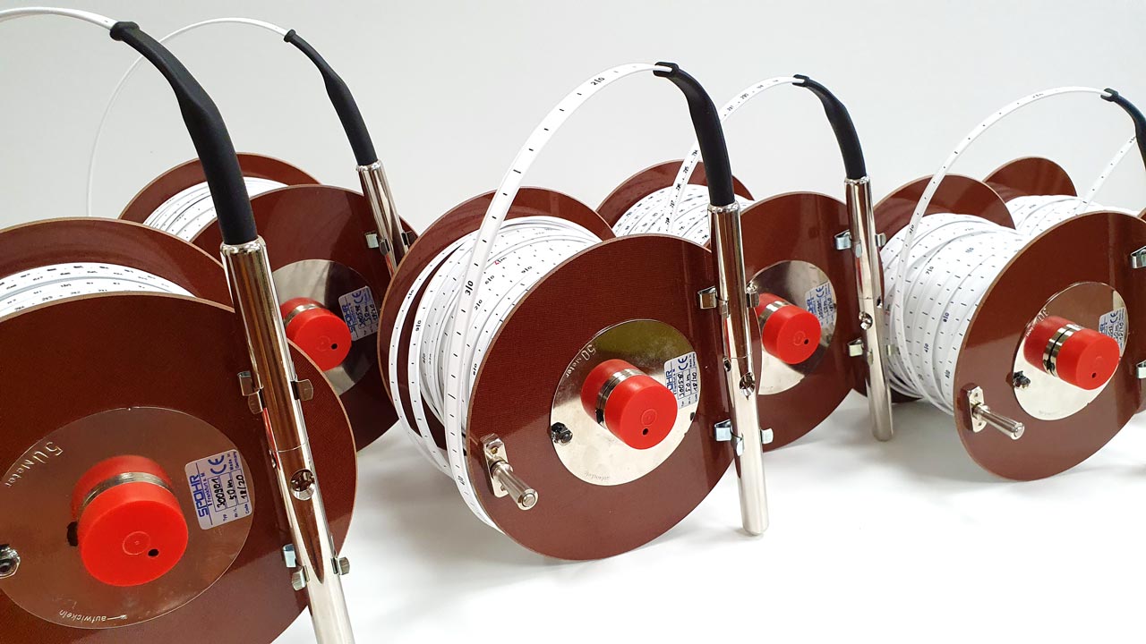 Serie freatimetri Spohr con supporto manuale in laminato plastico